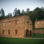 Villa Aldea Rural Y Gastro Restaurante Casona De *