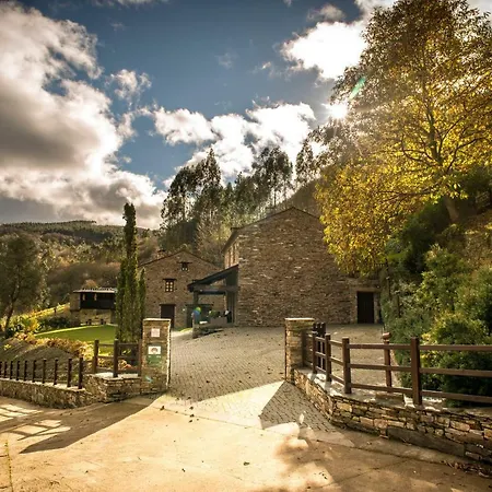 Villa Aldea Rural Y Gastro Restaurante Casona De *