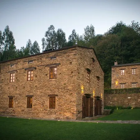 Villa Aldea Rural Y Gastro Restaurante Casona De *