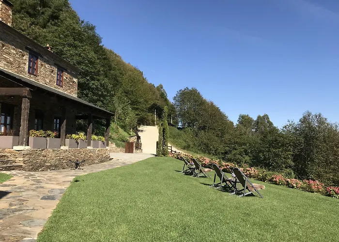 Villa Aldea Rural Y Gastro Restaurante Casona De *