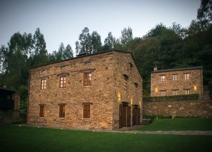 Villa Aldea Rural Y Gastro Restaurante Casona De *