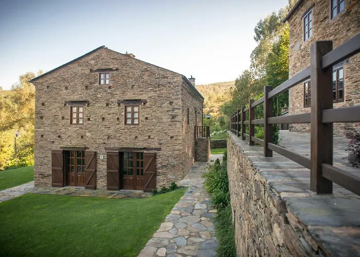 Villa Aldea Rural Y Gastro Restaurante Casona De *